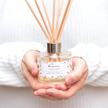 Load image into Gallery viewer, Wild flowers Luxury Reed diffuser
