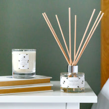 Load image into Gallery viewer, Amber and sweet honey Luxury Reed diffuser